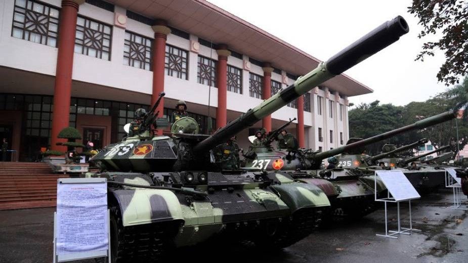 Wietnamskie T-54M3 wraz z innymi czołgami użytkowanymi przez tamtejsze siły zbrojne
