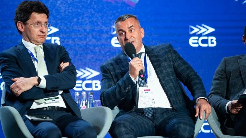 Prezes PSG Robert Więckowski