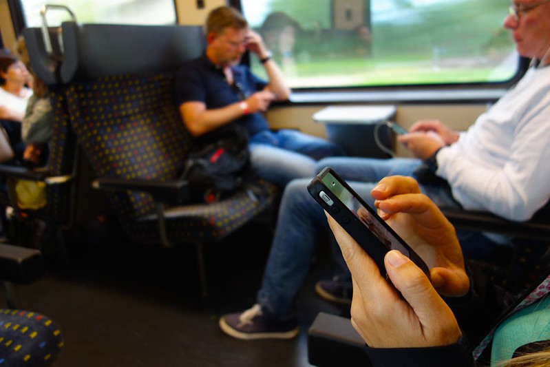 Na wojnie z oszustami telekomunikacyjnymi. Koniec fałszywych SMS-ów i fikcyjnych telefonów?