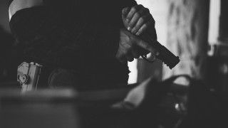 broń ładowanie pistolet