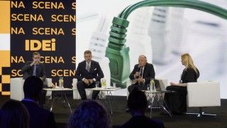 Paneliści podczas debaty