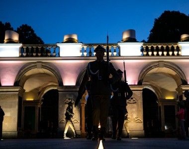 Grób Nieznanego Żołnierza nocna zmiana warty