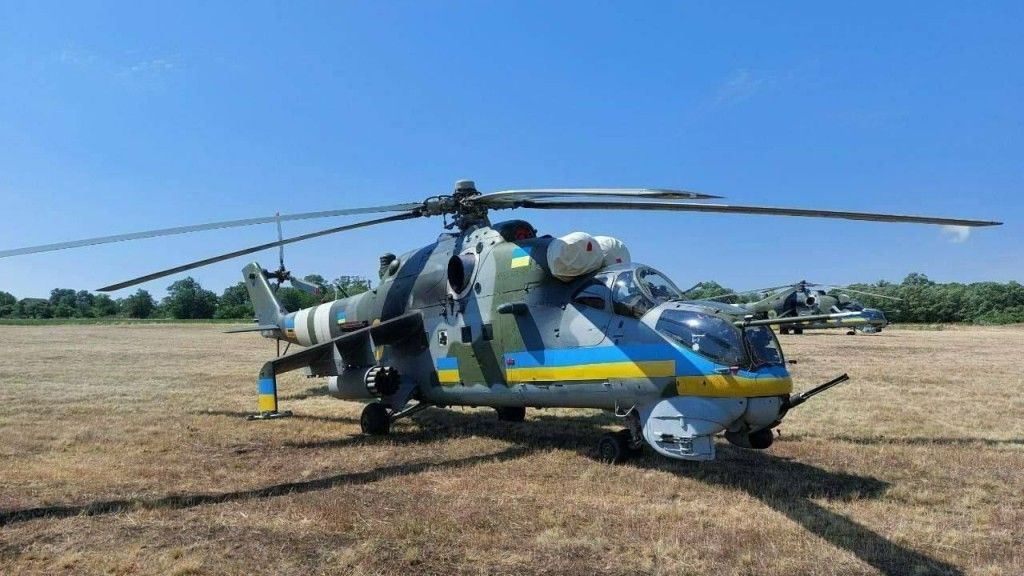 Podarowany przez Czechy Mi-24W w już ukraińskich barwach