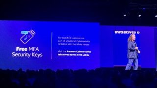 Kurt Kufeld, wiceprezes platformy Amazon Web Services podczas prezentacji w czasie AWS Re:Inforce 2022