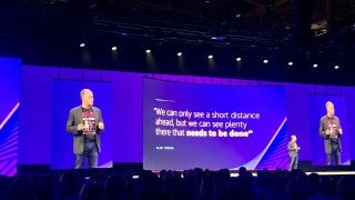 Steve Schmidt, Chief Security Officer w Amazon Web Services podczas przemówienia w czasie otwarcia AWS Re:Inforce