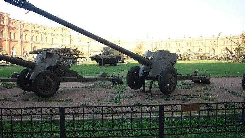 85 mm holowana armata przeciwpancerna D-48 została wyprodukowana w bardzo małej jak na realia ZSRR ilości