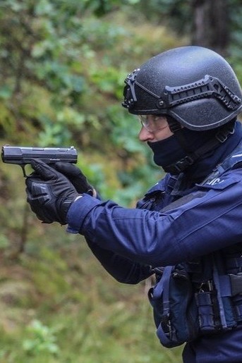 policja prewencja broń pistolet