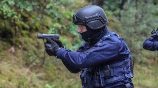 policja prewencja broń pistolet