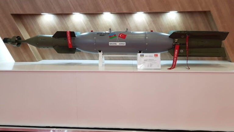 QFAB-250 LG to tak naprawdę poradziecka bomba lotnicza FAB-250 z dołączonym zestawem do kierowania i naprowadzania.