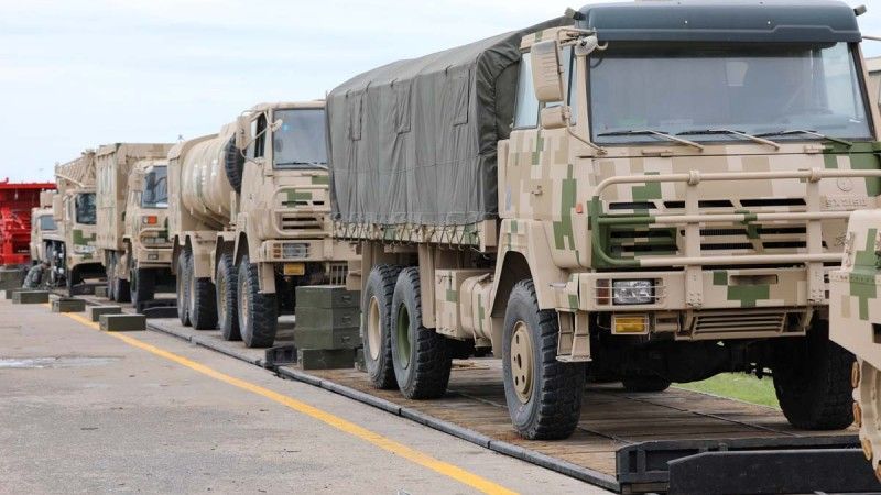 Wysłanie przez Chiny samochodów ciężarowych może oznaczać braki Rosjan  w tych typach sprzętu, który jest niezbędny do zapewnienia sprawnej logistyki frontowej