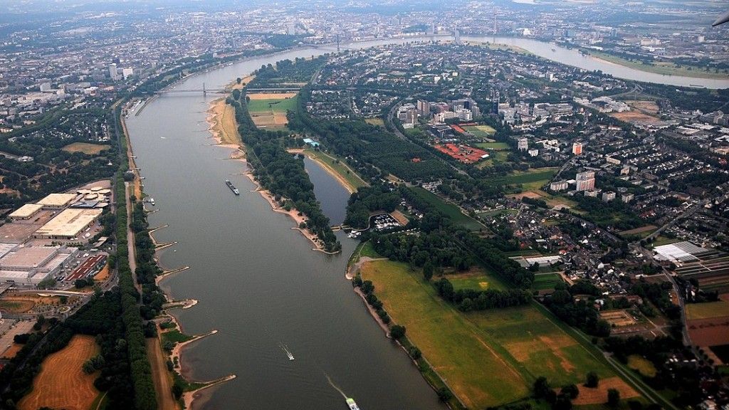 Rzeka Ren w Dusseldorfie