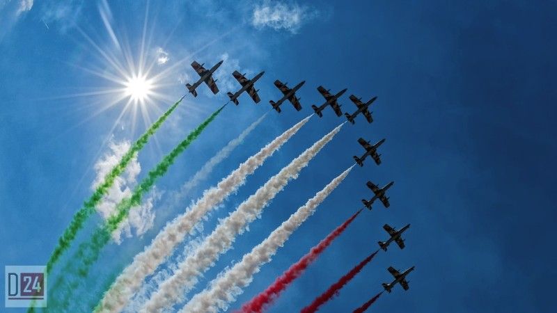 Włoski zespół akrobacyjny Frecce Tricolori.