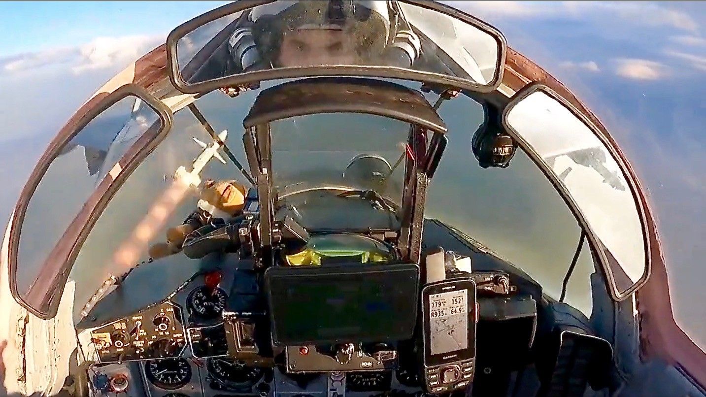 Ukraiński MiG-29 odpala pociski antyradarowe HARM [WIDEO]