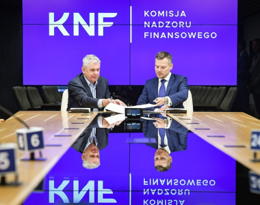 Podpisanie porozumienia między UKE a KNF w sprawie współpracy w zakresie cyberbezpieczeństwa