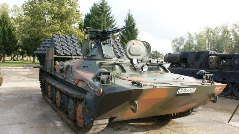 System minowania narzutowego typu Kroton na podwoziu MT-LB