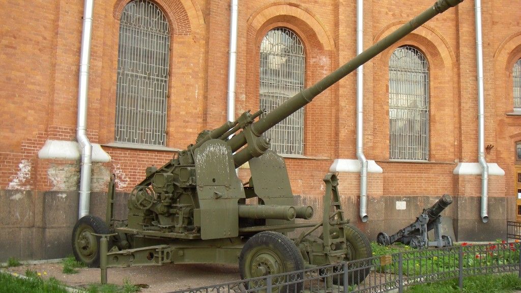 Armata przeciwlotnicza KS-19 kal. 100 mm w Muzeum Artylerii w Petersburgu
