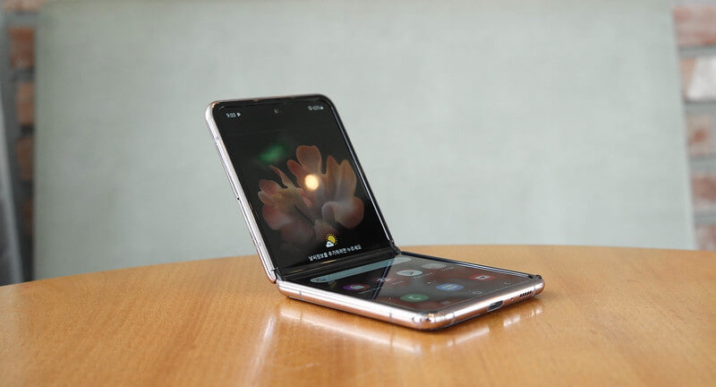 Bezpieczny telefon. Ważna rola producenta