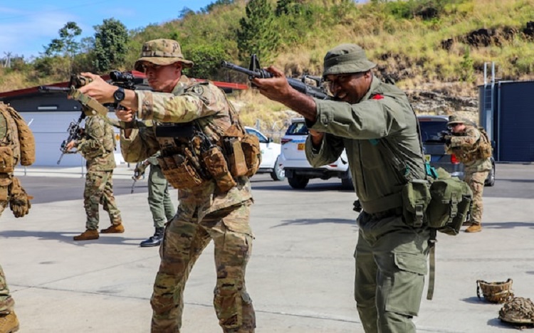 Amerykanie ćwiczą na Fidżi