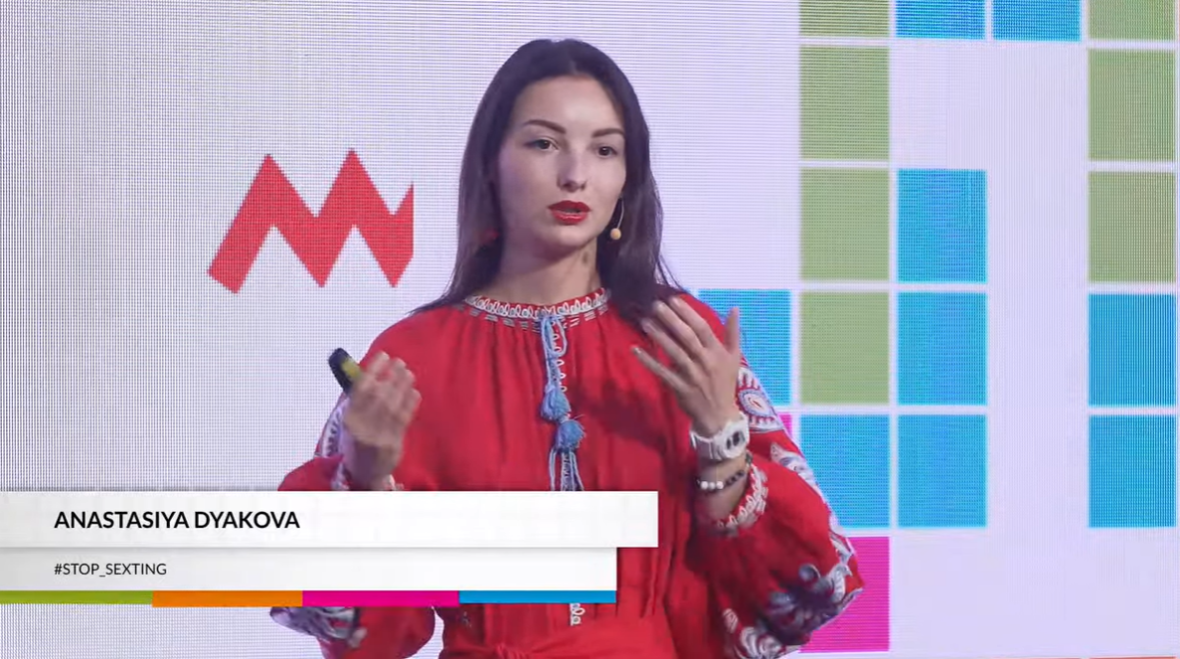 Anastasiya Dzyakava z Stop Sexting z Ukrainy w czasie przemówienia