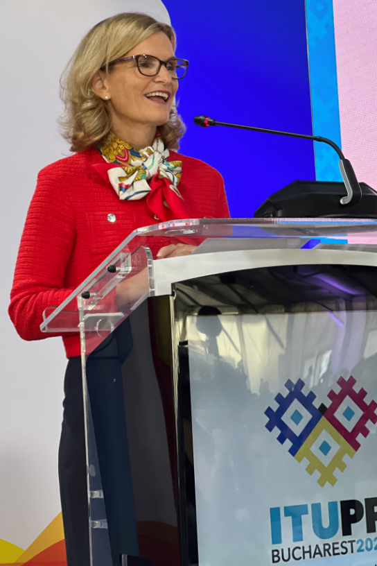 Doreen Bogdan-Martin w czasie wyboru na Sekretarz Generalną ITU