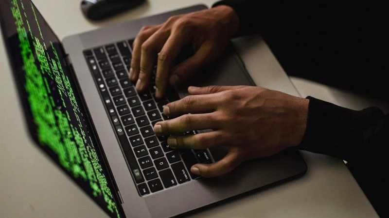 Jakie są zagrożenia w cyberprzestrzeni i jak się przed nimi chronić?