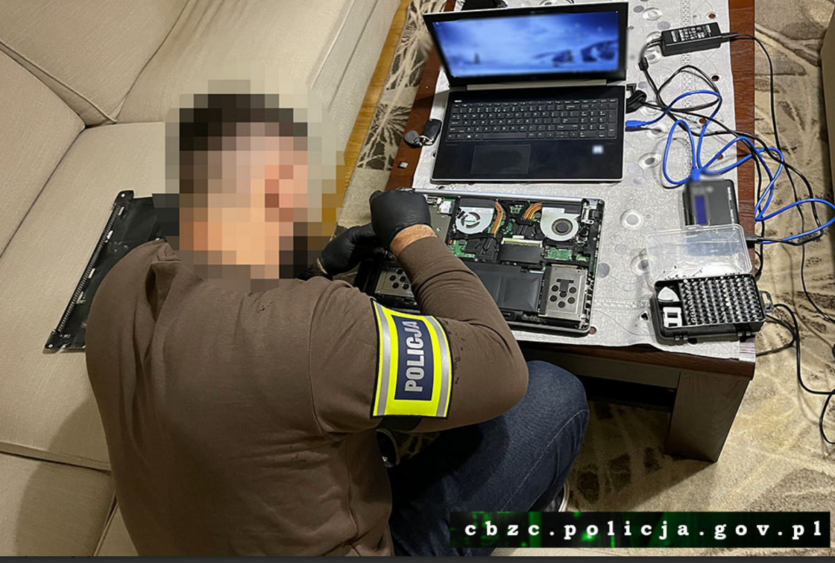 Rozpowszechniali dziecięcą pornografię w sieci. CBZC zatrzymało 5 osób