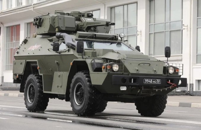 Kolejne rosyjskie bojowe wozy rozpoznawcze jadą na Ukrainę