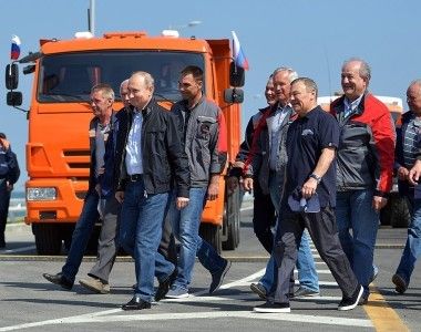 W. Putin na moście krymskim w 2018 r.