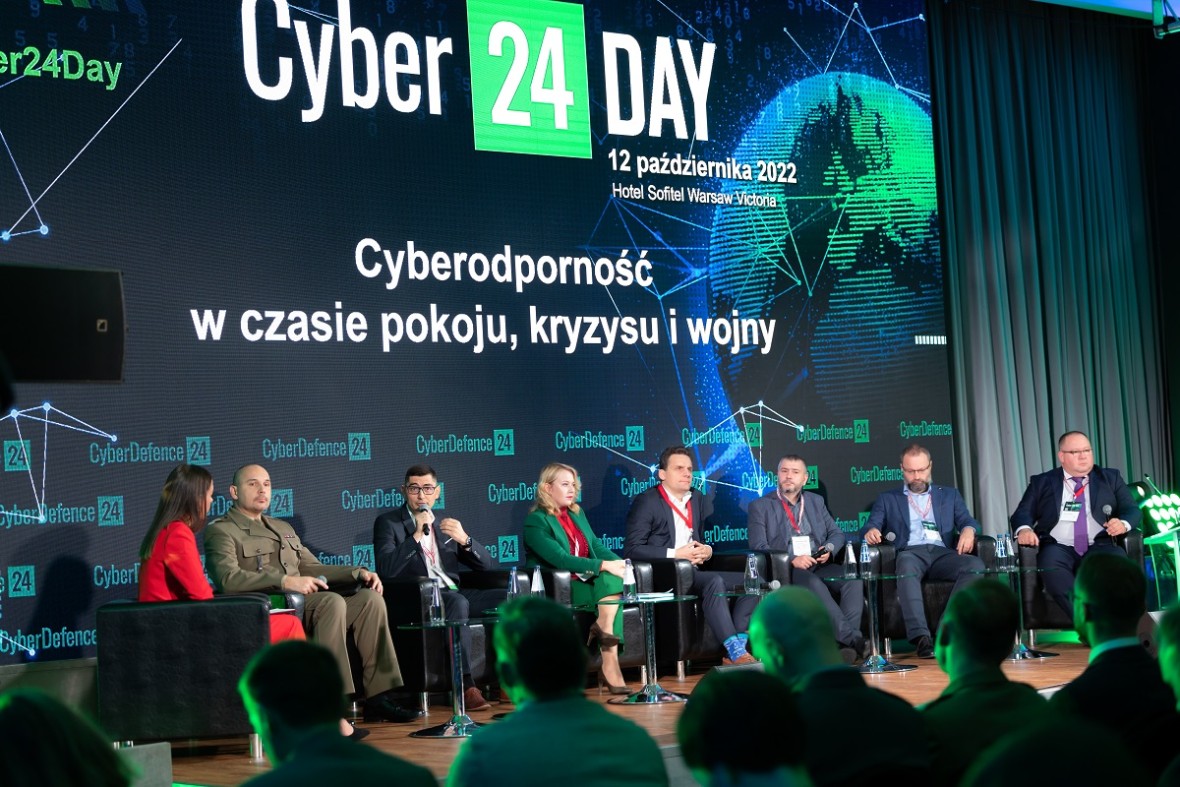 Eksperci w czasie dyskusji: "Cyberodporność w czasie pokoju, kryzysu i wojny" w czasie Cyber24 Day