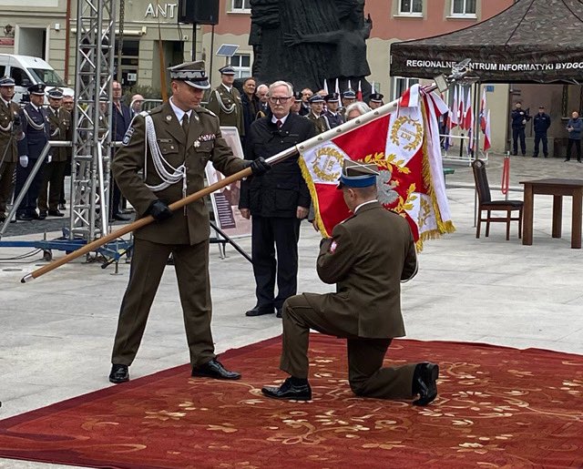 Sztandar dla RCI Bydgoszcz. Gen. bryg. Karol Molenda: "Nie traćcie ducha walki"