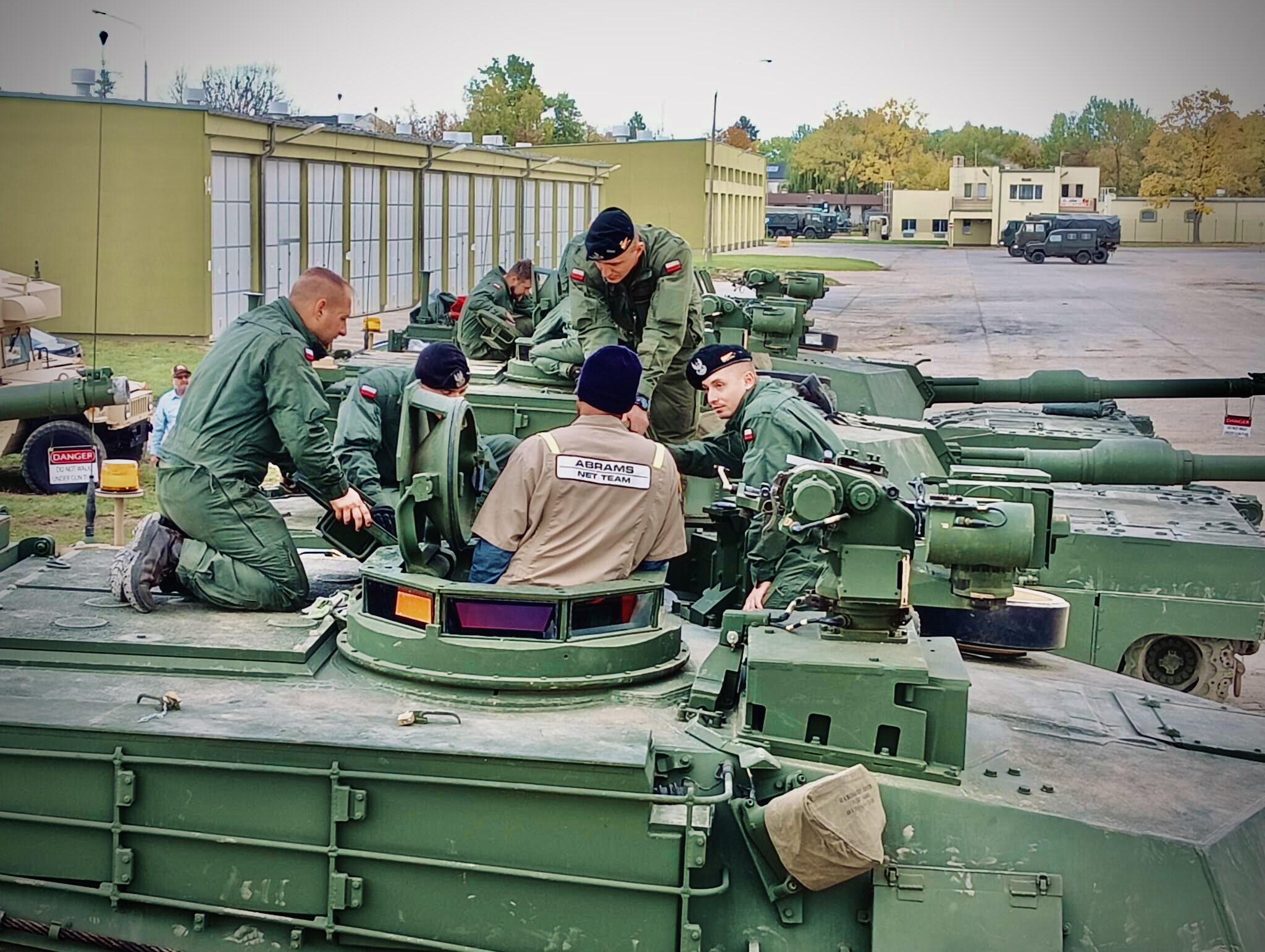 Kolejna grupa mechaników z 18. Dywizji szkoli się w obsłudze Abramsów