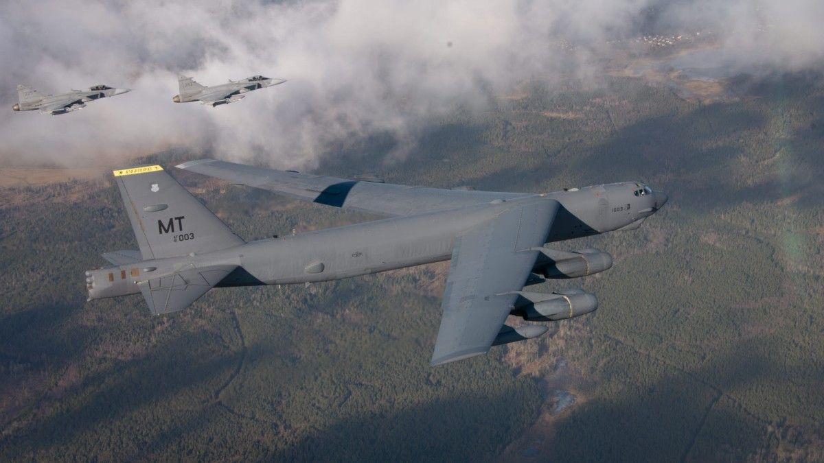 Stare bombowce, nowe życie. Remotoryzacja B-52