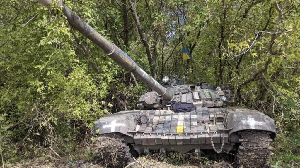 Ukraiński czołg T-72B, prawdopodobnie zdobyty na Rosjanach