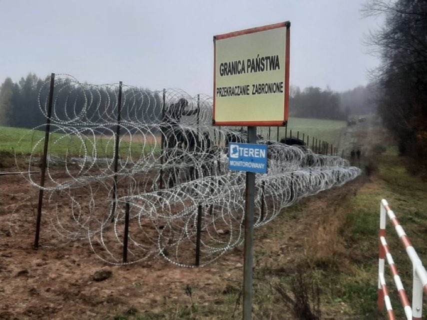 Połowa granicy z Rosją chroniona drutem ostrzowym