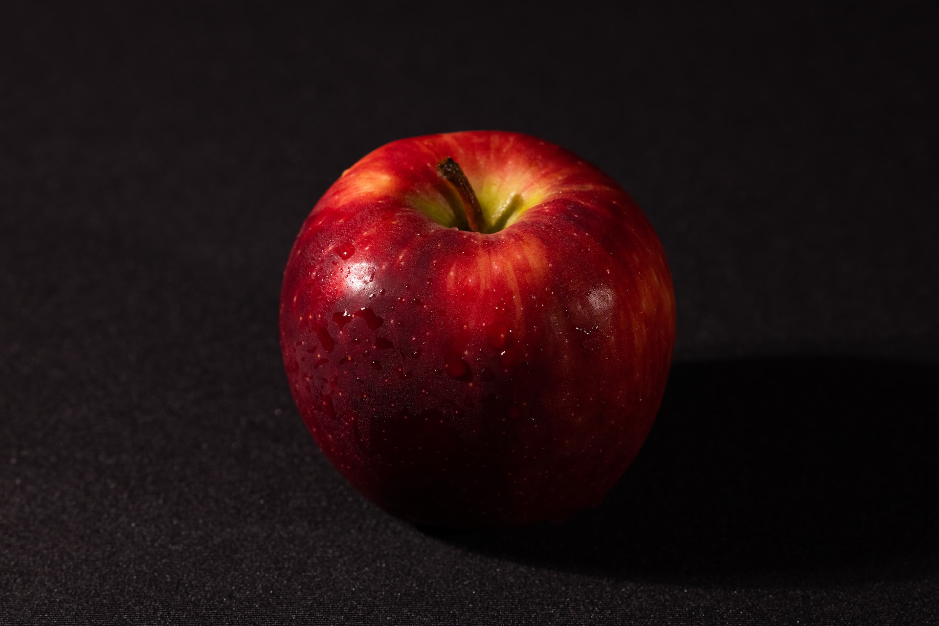 Badanie: Apple śledzi użytkowników ignorując własne ustawienia prywatności