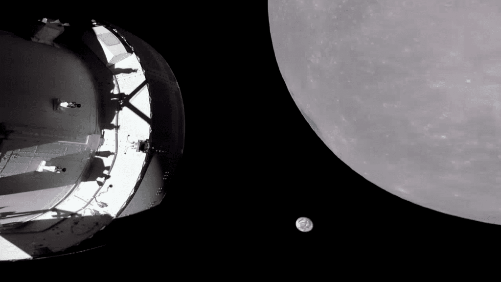 Artemis I, Orion, Księżyc