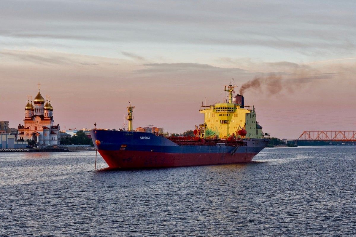 Niemal pół miliarda euro dziennie. Rosja omija sankcje dzięki flocie cieni i Azji