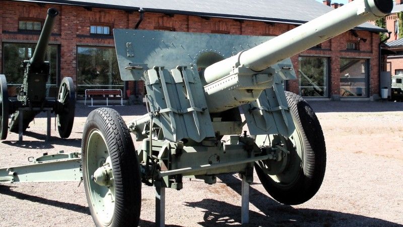 Armata polowa Schneider wz.29 wyprodukowana w Starachowicach jako eksponat w fińskim muezum.