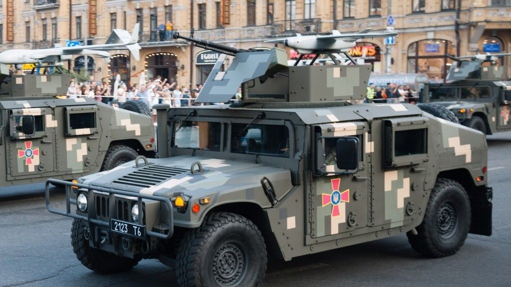 Humvee w barwach Sił Zbrojnych Ukrainy (zdjęcie poglądowe).