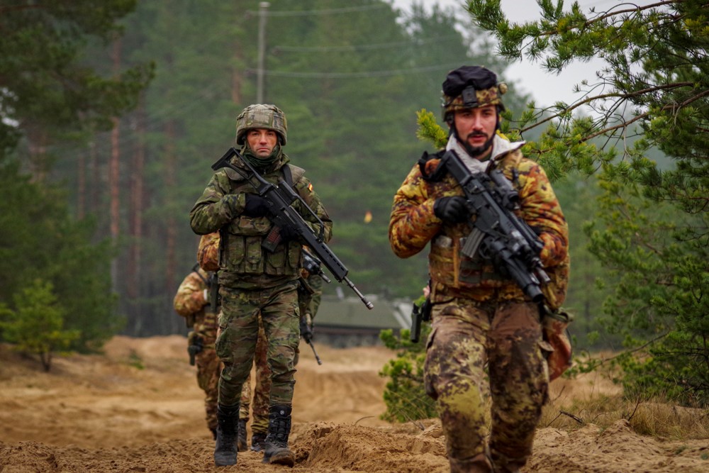 Hiszpania tworzy rezerwy amunicji i rakiet