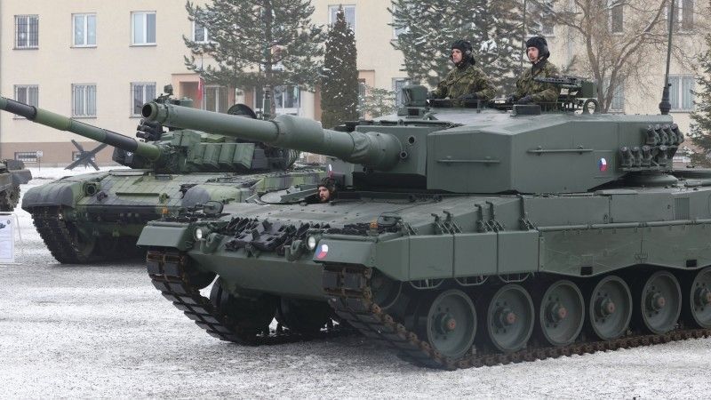 Oprócz pierwszego Leoparda 2A4 na placu znajdował się T-72M4CZ oraz T-72M1.