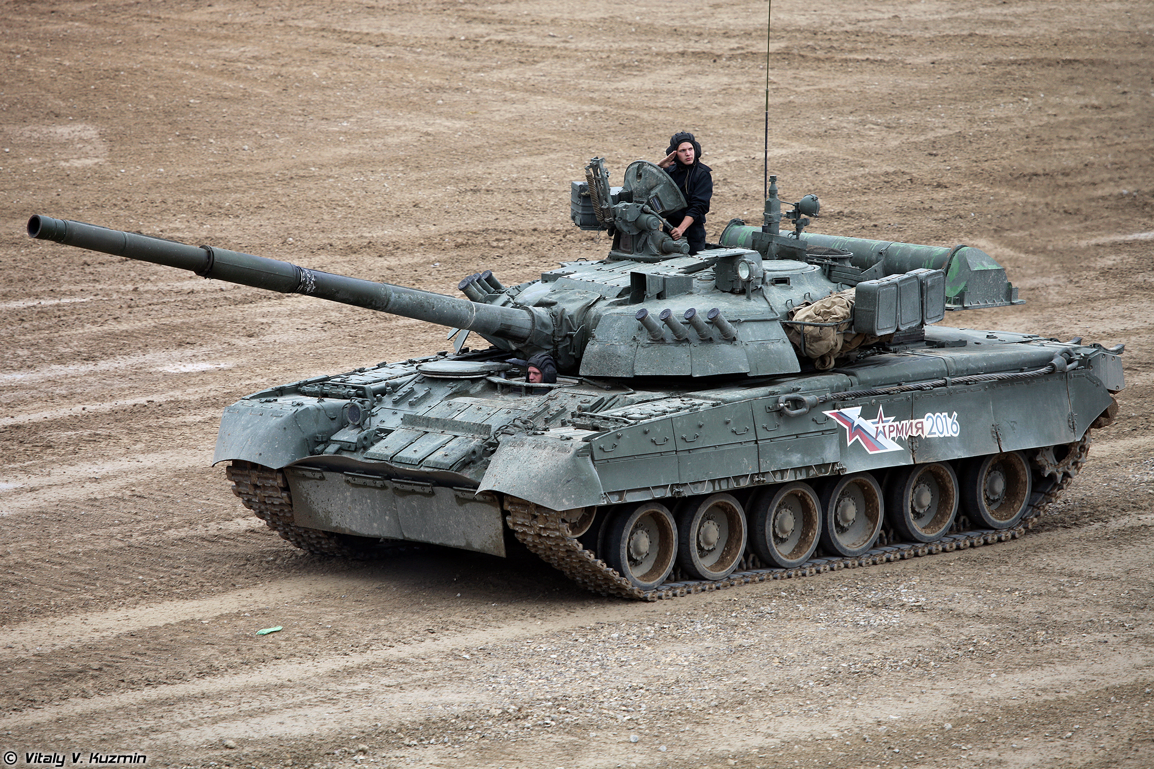 Zdobyczny eksperymentalny T-80 na ukraińskiej służbie
