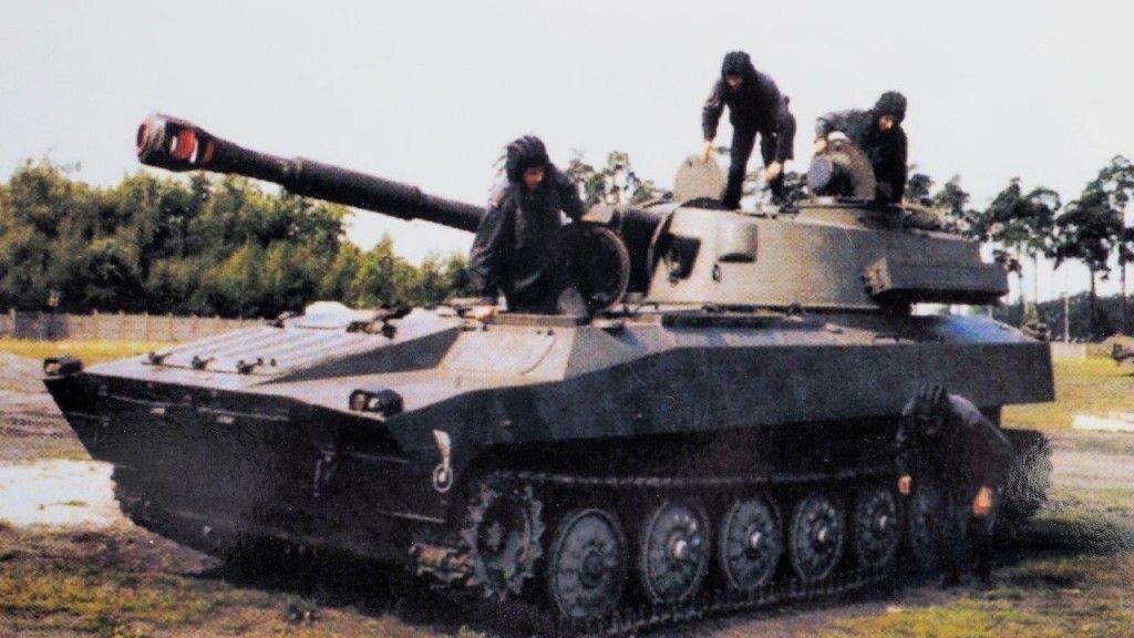 Pierwszy wyprodukowany w HSW egzemplarz sh 122 mm 2S1 Goździk w trakcie zajęć szkoleniowych w jednostce wojskowej.