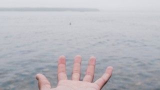 Jakie skutki przynosi wiara w teorie spiskowe?