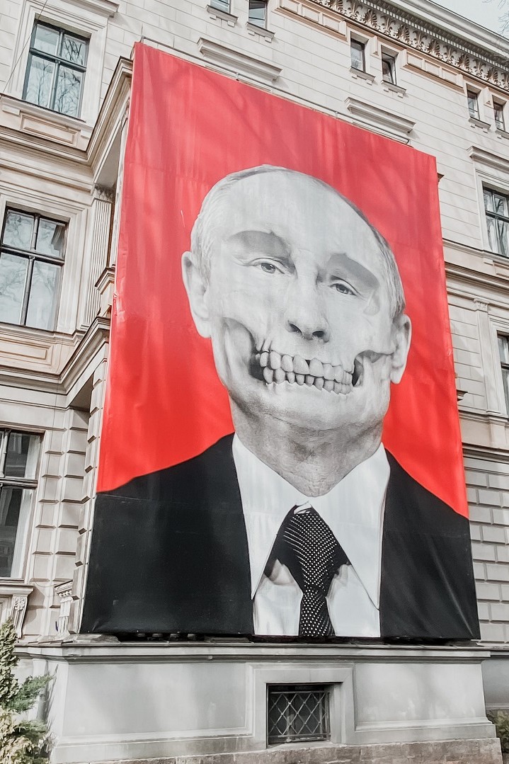 Kreml zmienia swoje narracje propagandowe w zależności od państwa, które jest celem