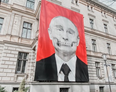 Kreml zmienia swoje narracje propagandowe w zależności od państwa, które jest celem
