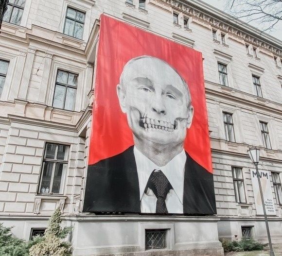 Kreml zmienia swoje narracje propagandowe w zależności od państwa, które jest celem