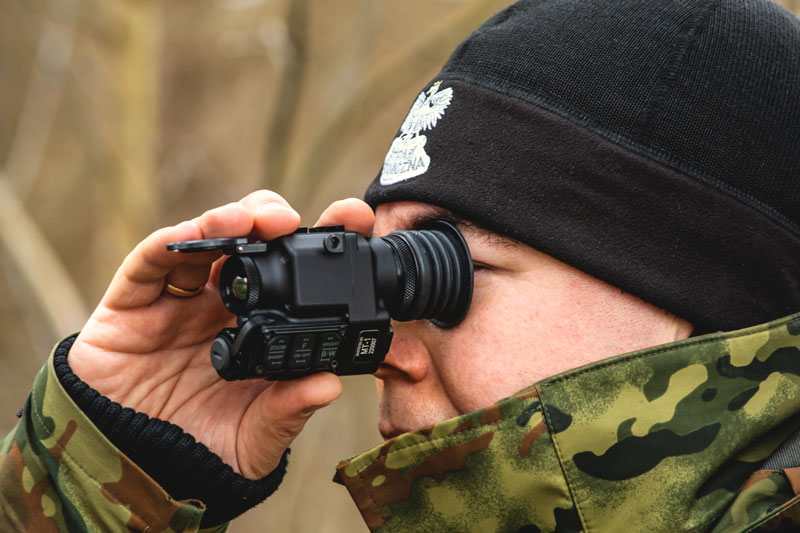 SG kupiła monokulary termowizyjne