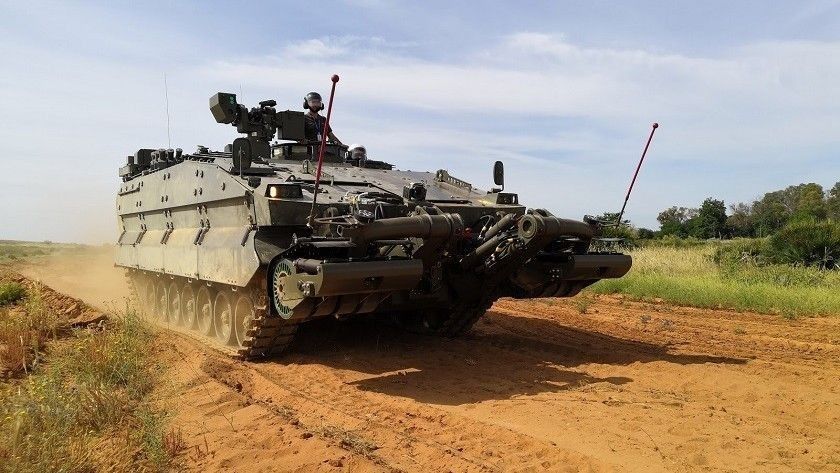 Jednym z proponowanych następców hiszpańskich M113 będzie pojazd bazowy saperskich Castorów, czyli platforma gąsienicowa ASCOD.