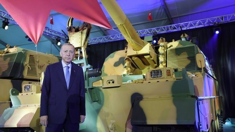 Podczas uroczystości przekazania 6 nowych systemów artyleryjskich Fırtına 2 wziął udział  prezydent Turcji Recep Tayyip Erdoğan.